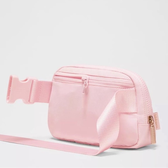 Lululemon Everywhere Belt Bag 1L Blissful Pink - Picture 4 of 8